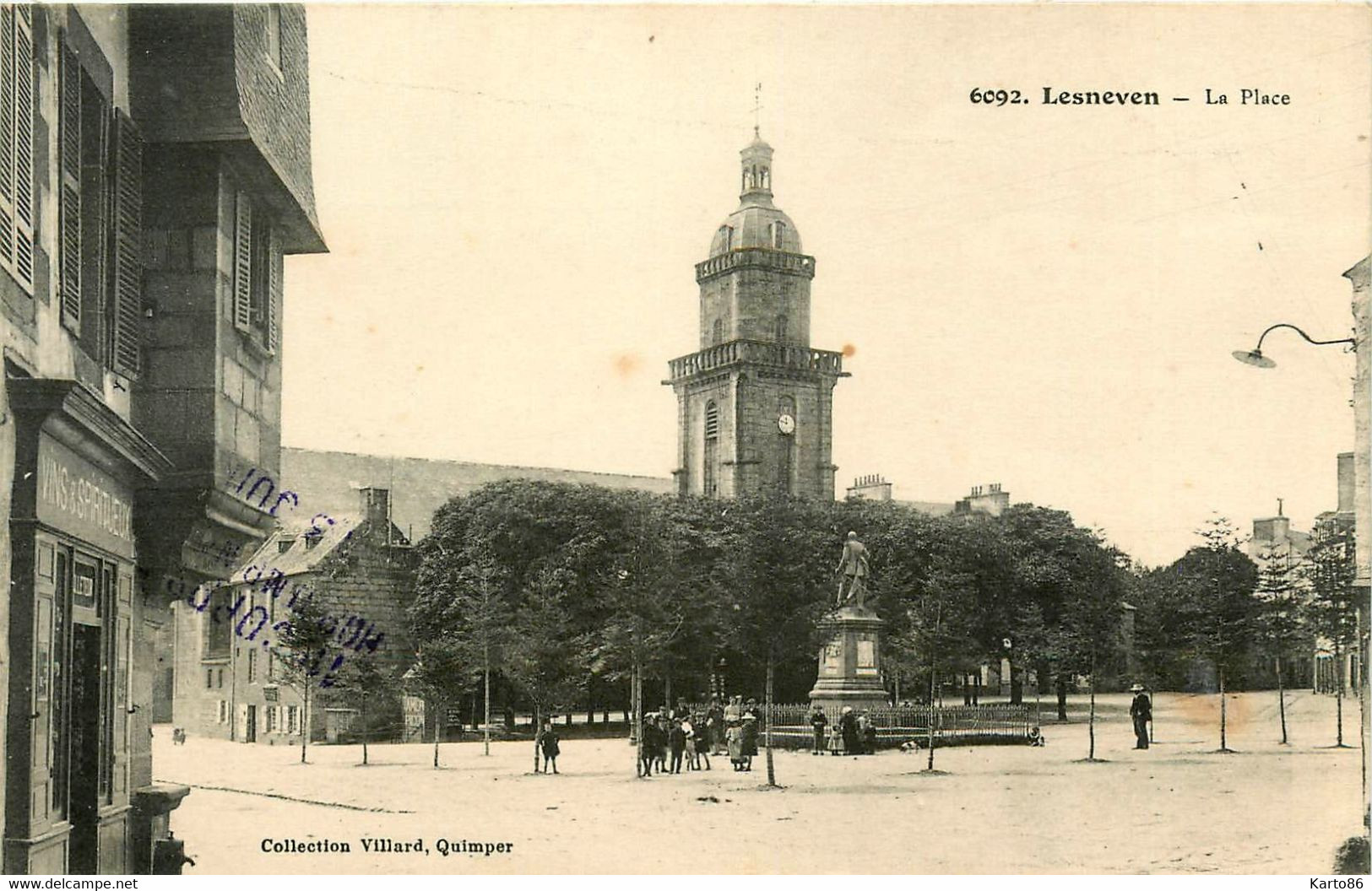 Lesneven * La Place Du Village * Commerce Magasin Vins Et Spiritueux - Lesneven