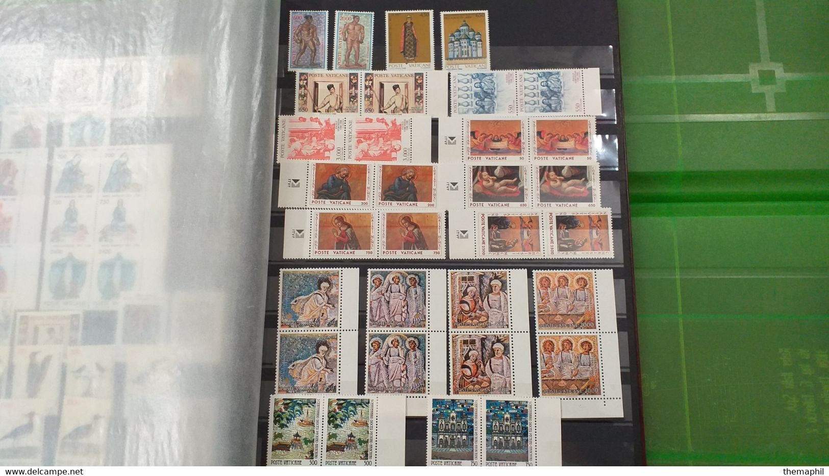 lot n° TH 588  VATICAN un lot de 2 classeurs , timbres neufs . qq bonnes valeurs