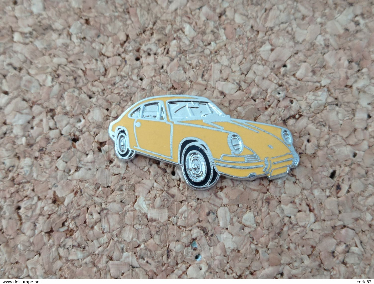 PINS AUTOMOBILE PORSCHE 911 JAUNE - Porsche