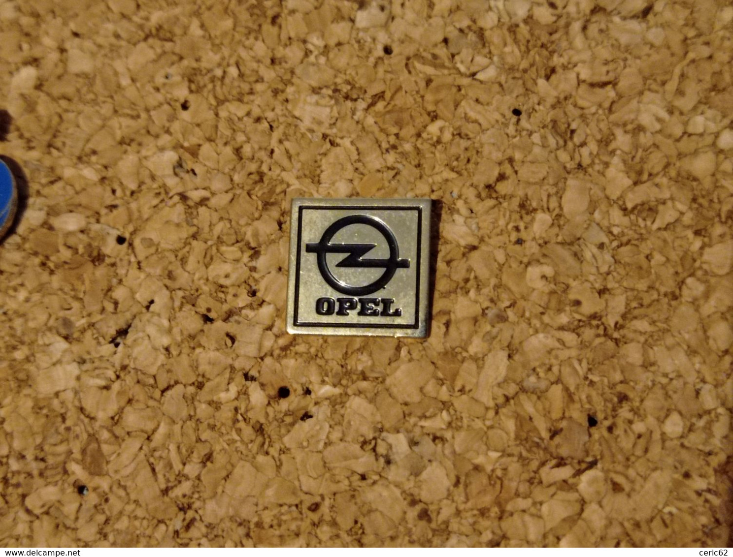 PINS AUTOMOBILE OPEL LOGO DOREE - Opel