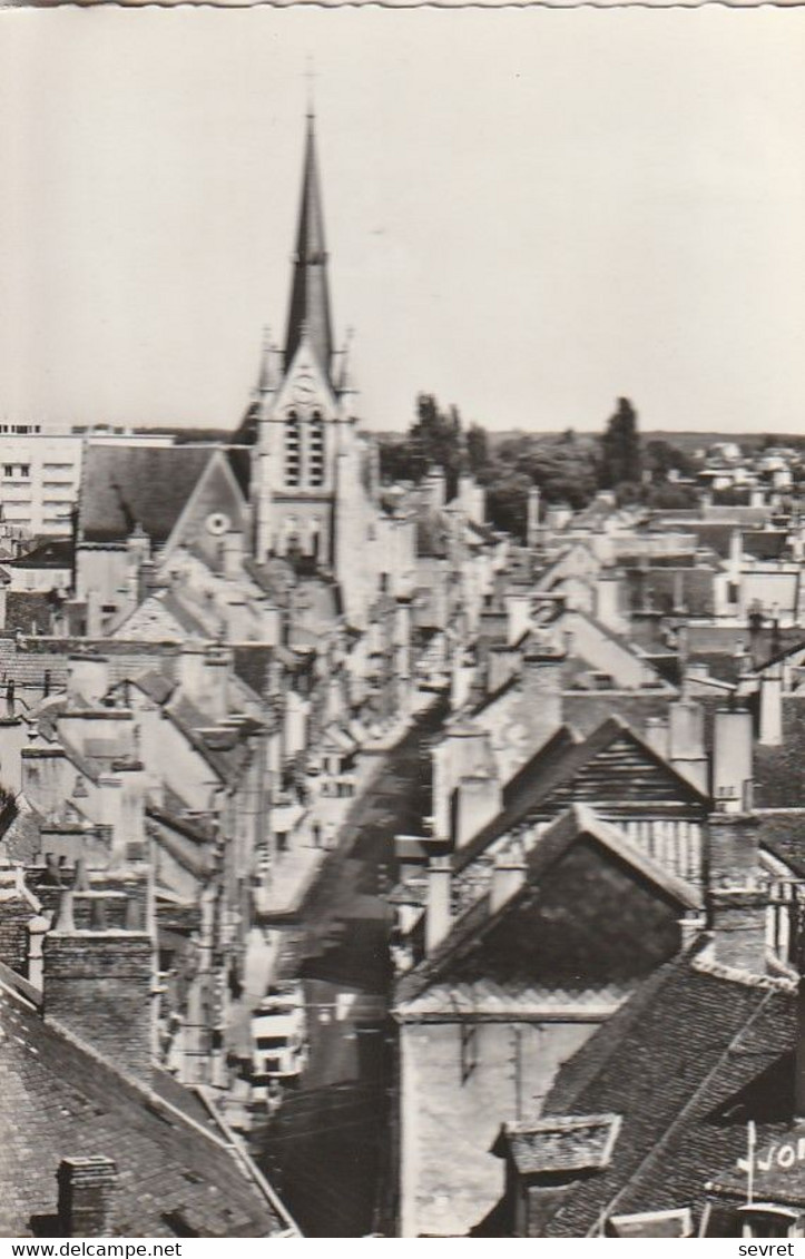 MONTARGIS. - Eglise Ste-Madeleine Prise Du Château. CPM Dentelée RARE - Montargis