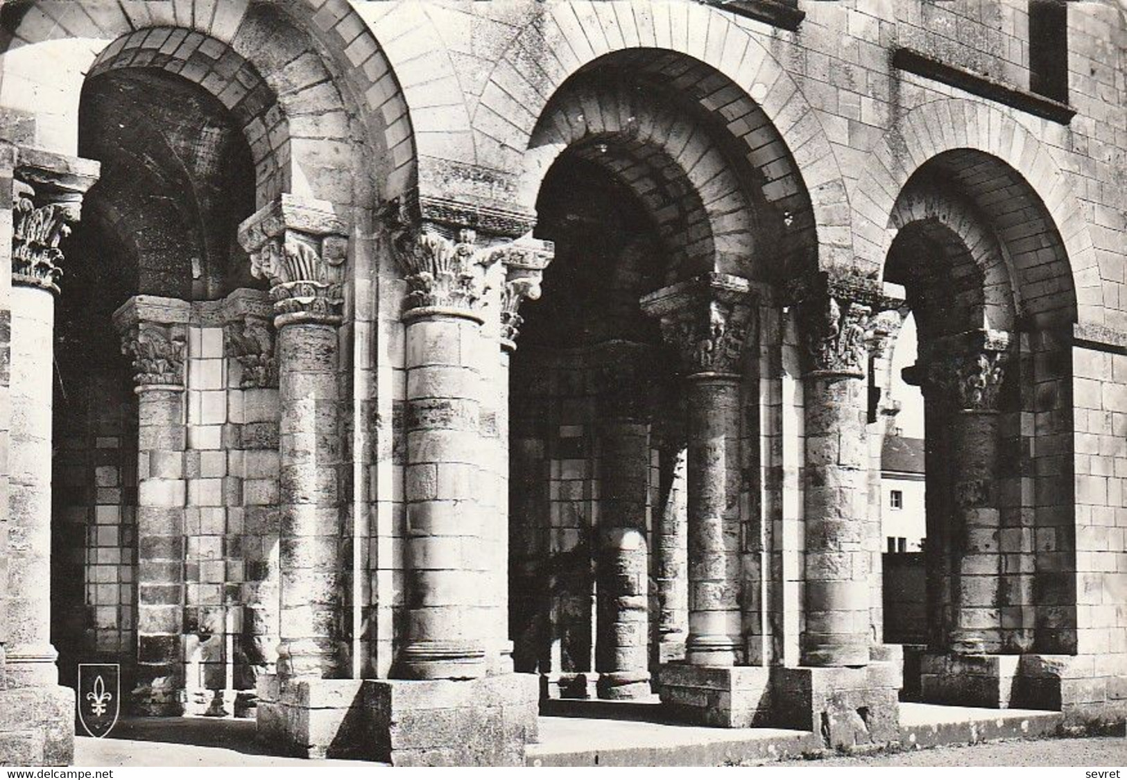 SAINT BENOIT SUR LOIRE. - La Tour Porche - Façade Ouest. CPM Dentelée - Sonstige & Ohne Zuordnung