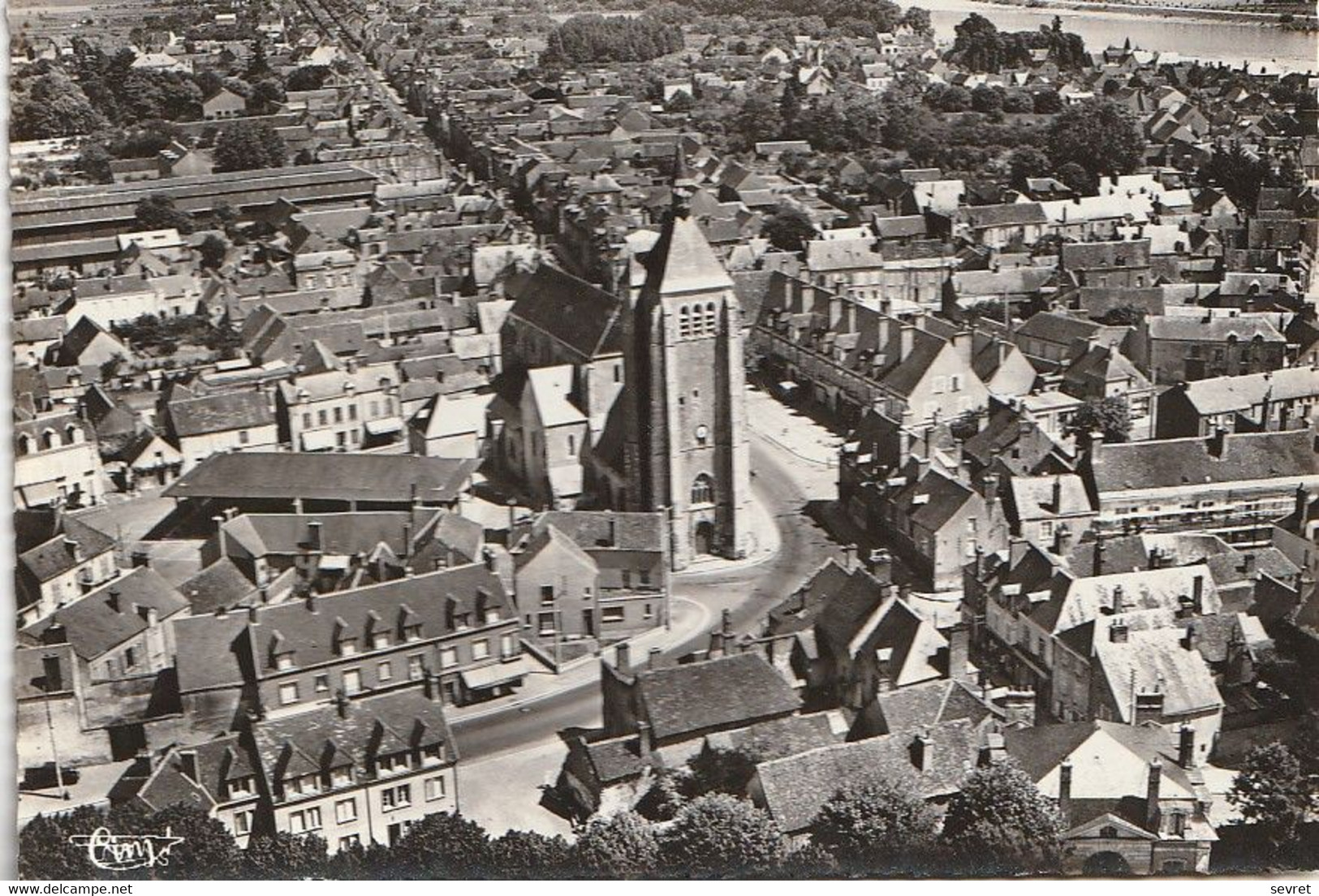 CHATEAUNEUF-sur-LOIRE. - L'Eglise Et La Grande Rue. Vue Aérienne RARE - Andere & Zonder Classificatie