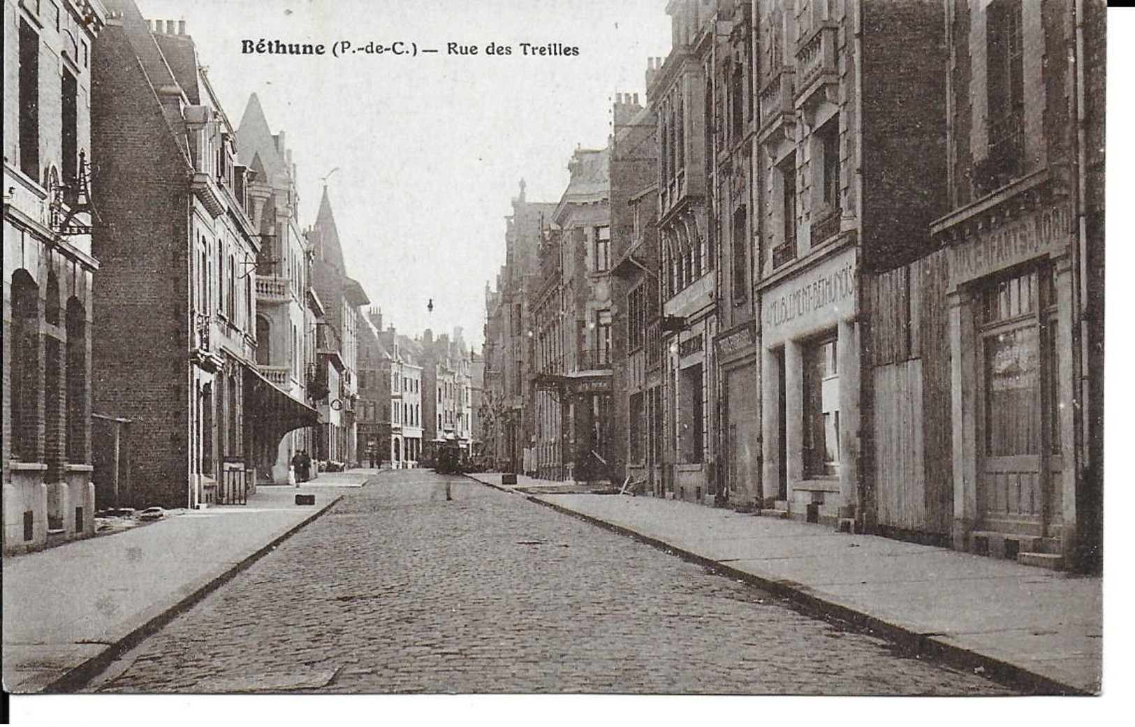 BETHUNE " Rue Des Treilles "       N° 2040 - Bethune