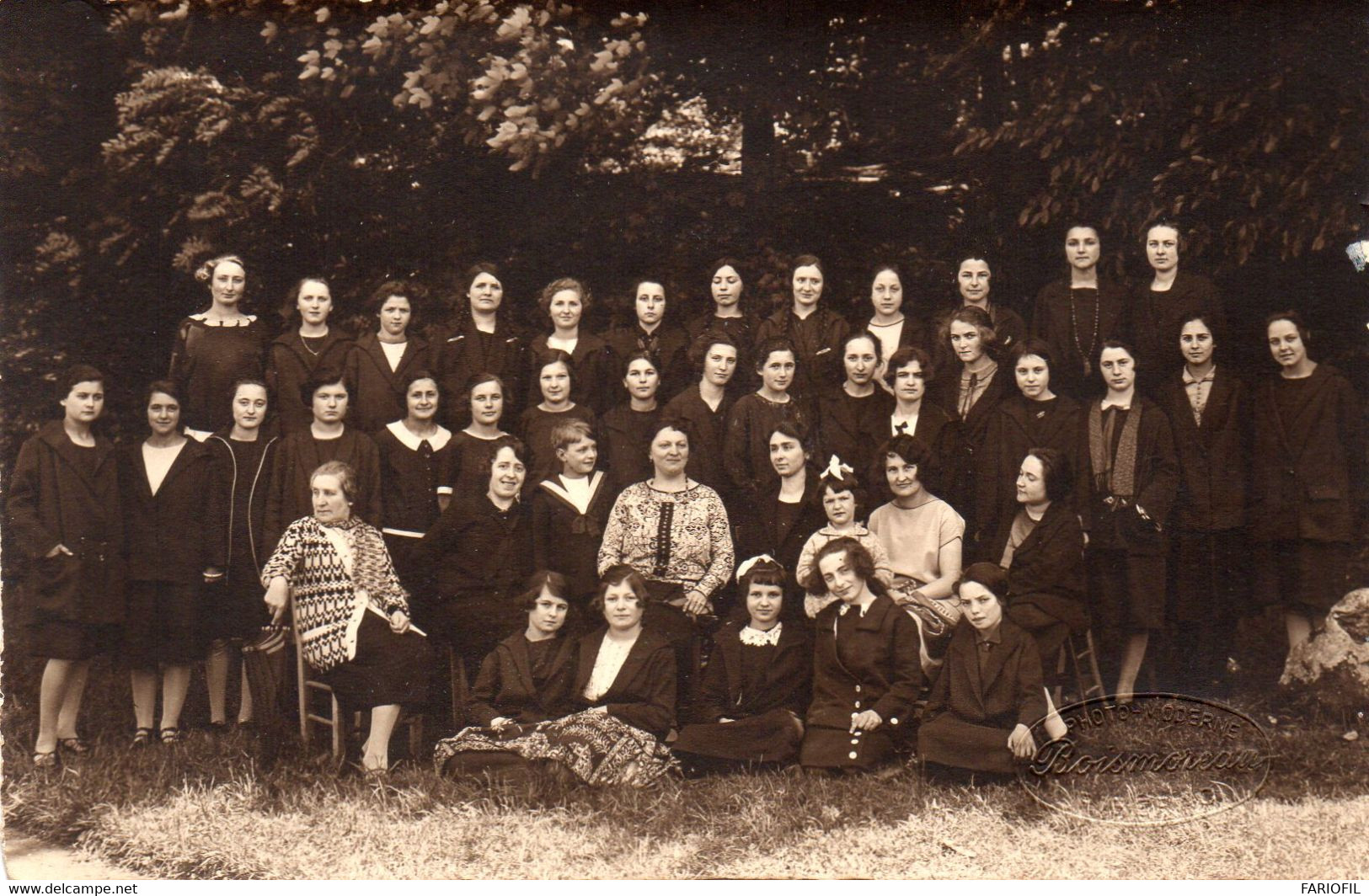 RIBERAC - Groupe De Jeunes Femmes . Probablement Une Année Scolaire Des Années 20 De L' E.P.S. - Riberac