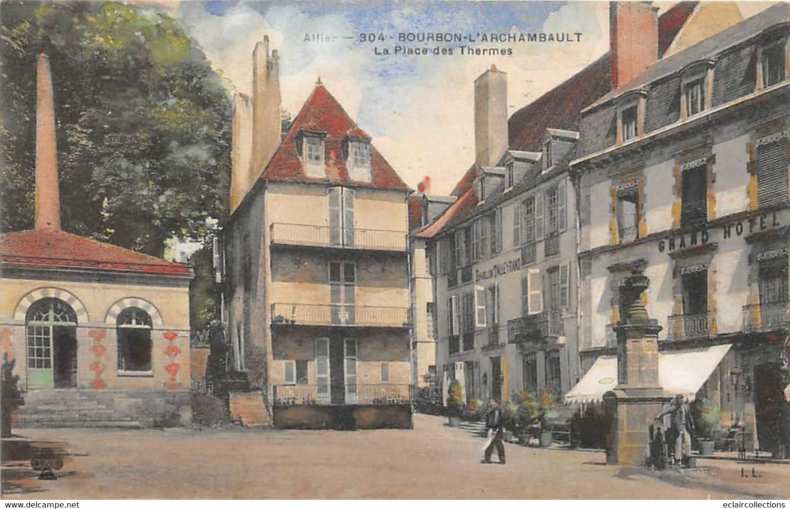 Bourbon L'Archambault            03     La Place Des Thermes . Grand Hôtel         (voir Scan) - Bourbon L'Archambault