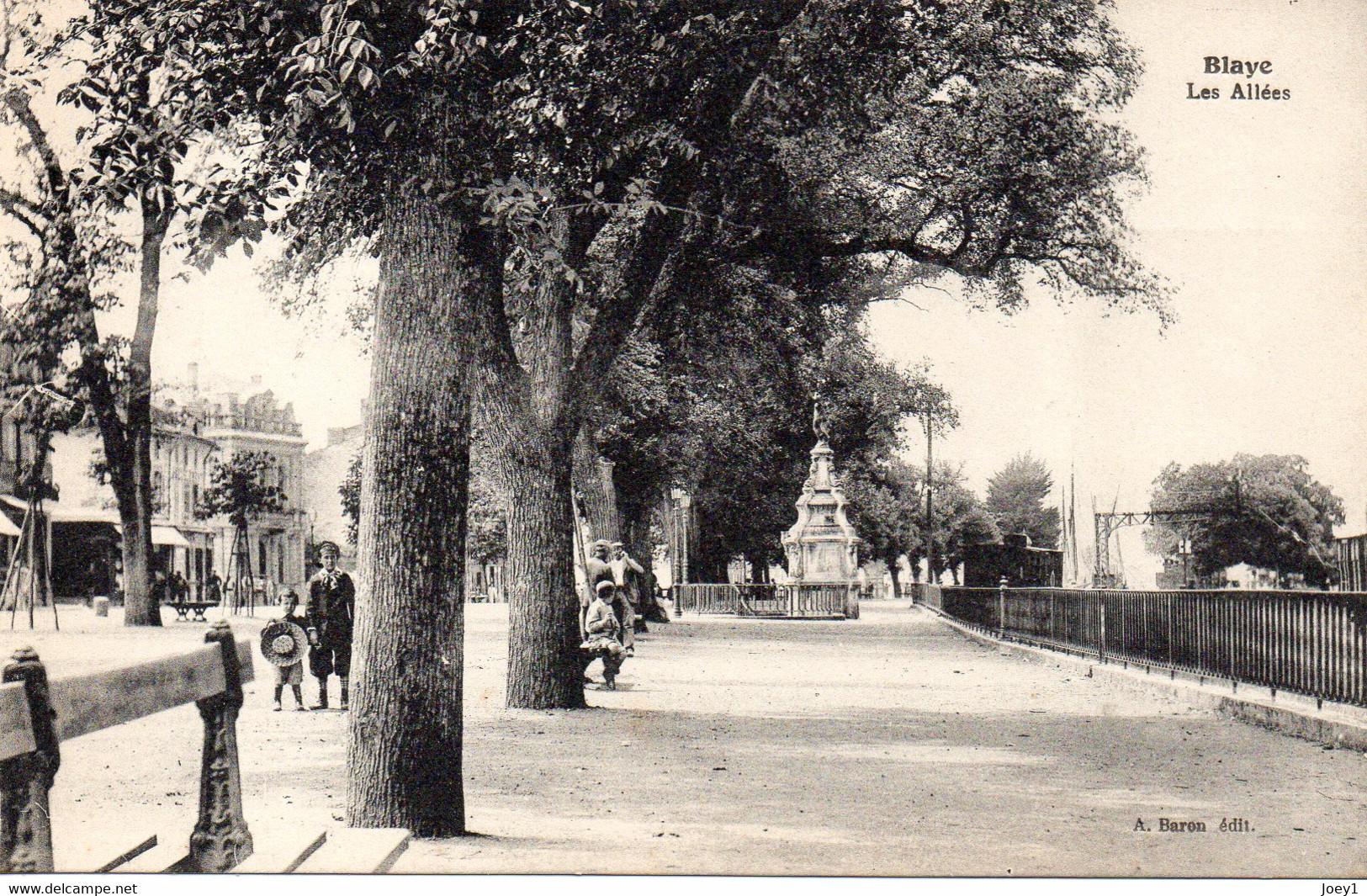 Cpa Blaye- Les Allées. - Blaye