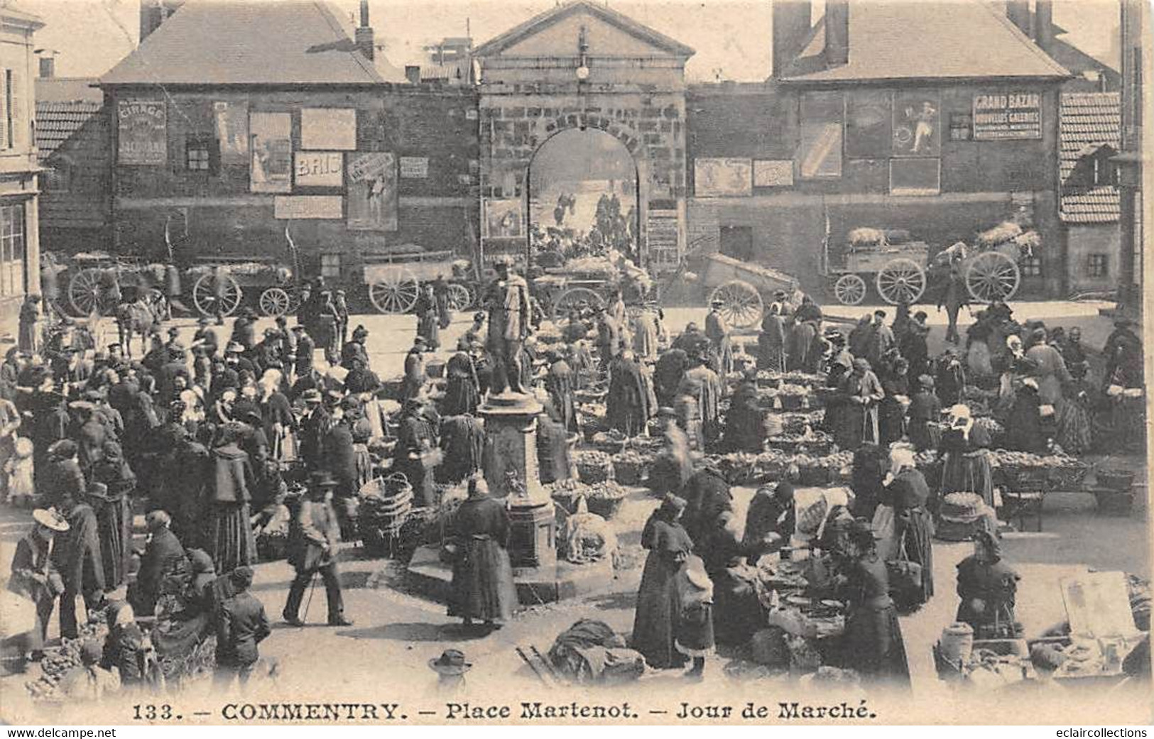 Commentry           03         Place Martenot  Jour De Marché           (voir Scan) - Commentry