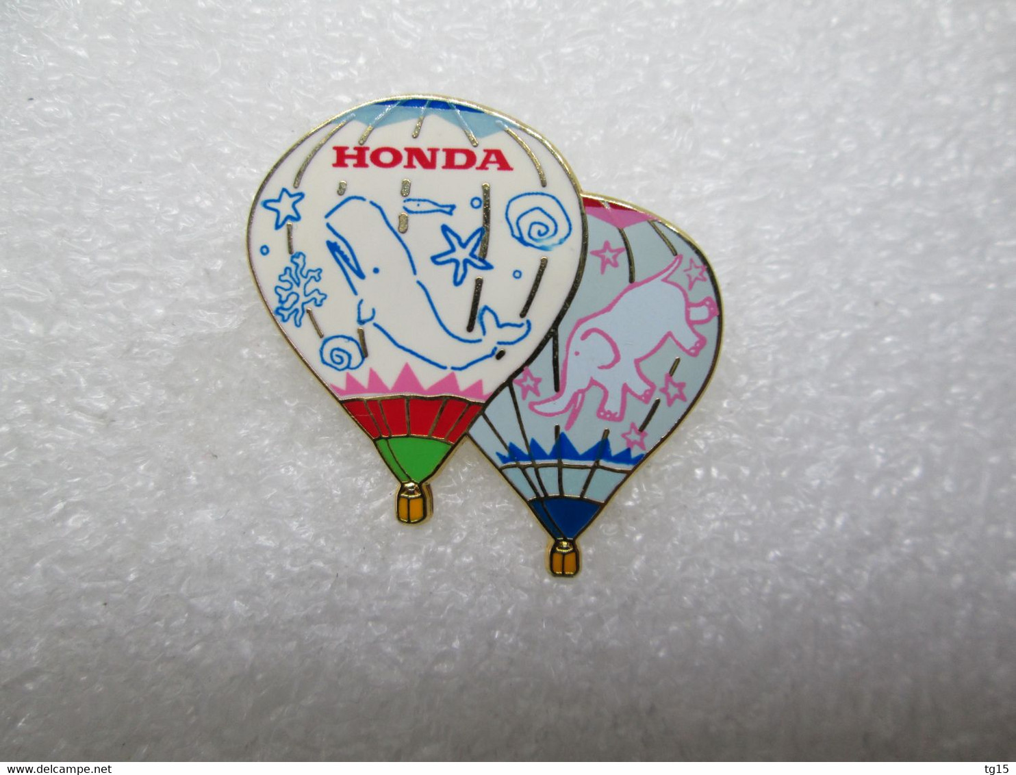 PIN'S   MONTGOLFIERE  BALLON    HONDA   Top Qualité Email  BALEINE  ELEPHANT - Montgolfières