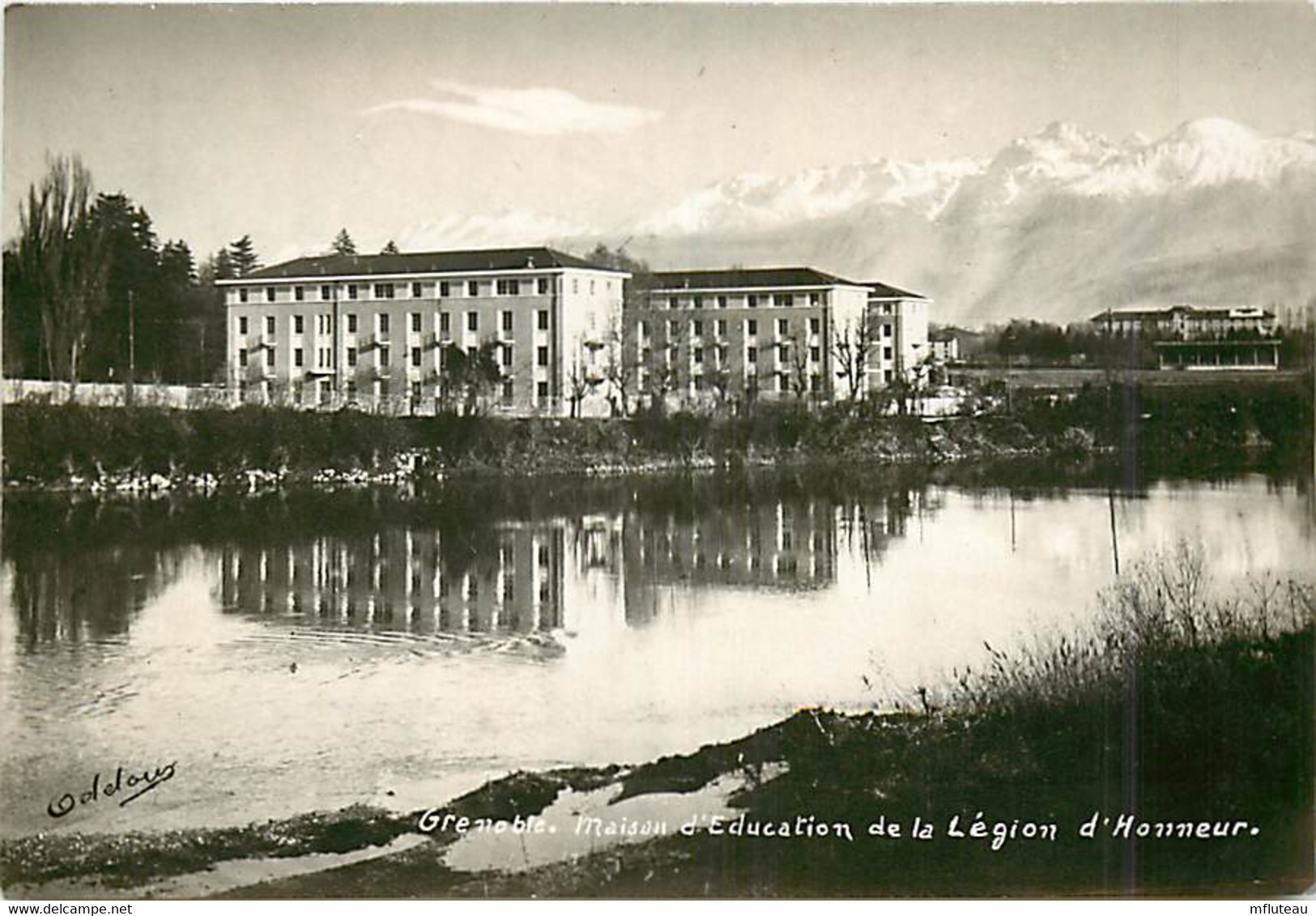 38* GRENOBLE   Maison Légion D Honneur  (CPSM 10x15cm)                    MA64-0100 - Grenoble