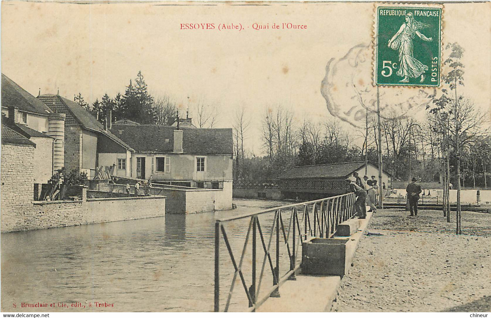 ESSOYES UNE VUE SUR LES BORDS DE L'OURCE AU LOIN LE DOMAINE DE SERVIGNY - Essoyes