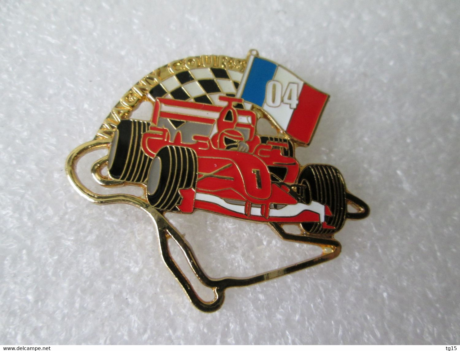 PIN'S FORMULE 1 FERRARI  GRAND PRIX DE FRANCE   MAGNY COURS  2004 M SCHUMACHER 40X35mm - Ferrari