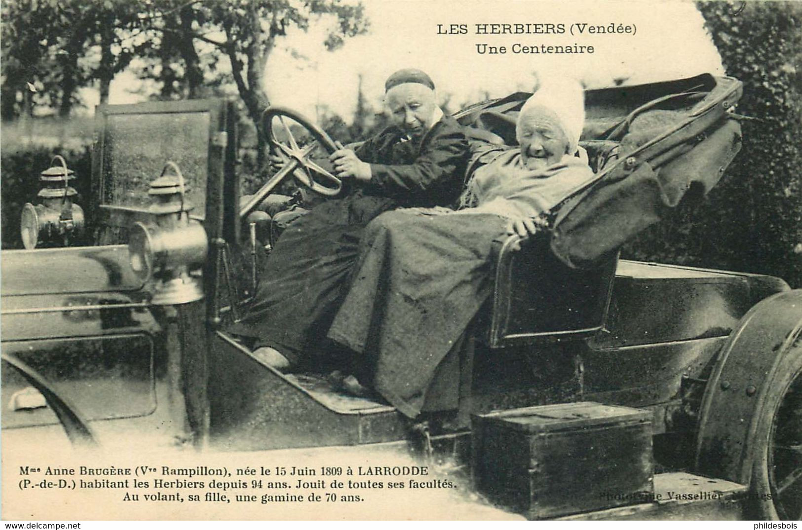 VENDEE  LES HERBIERS  Une Centenaire Au Volant Sa Fille ..... - Les Herbiers