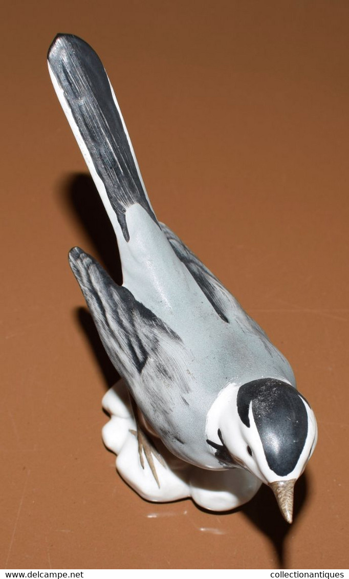 Goebel Porcelain Bird Wagtail - Oiseau Porcelaine Goebel Bergeronnette Grise - Hummel (DEU)