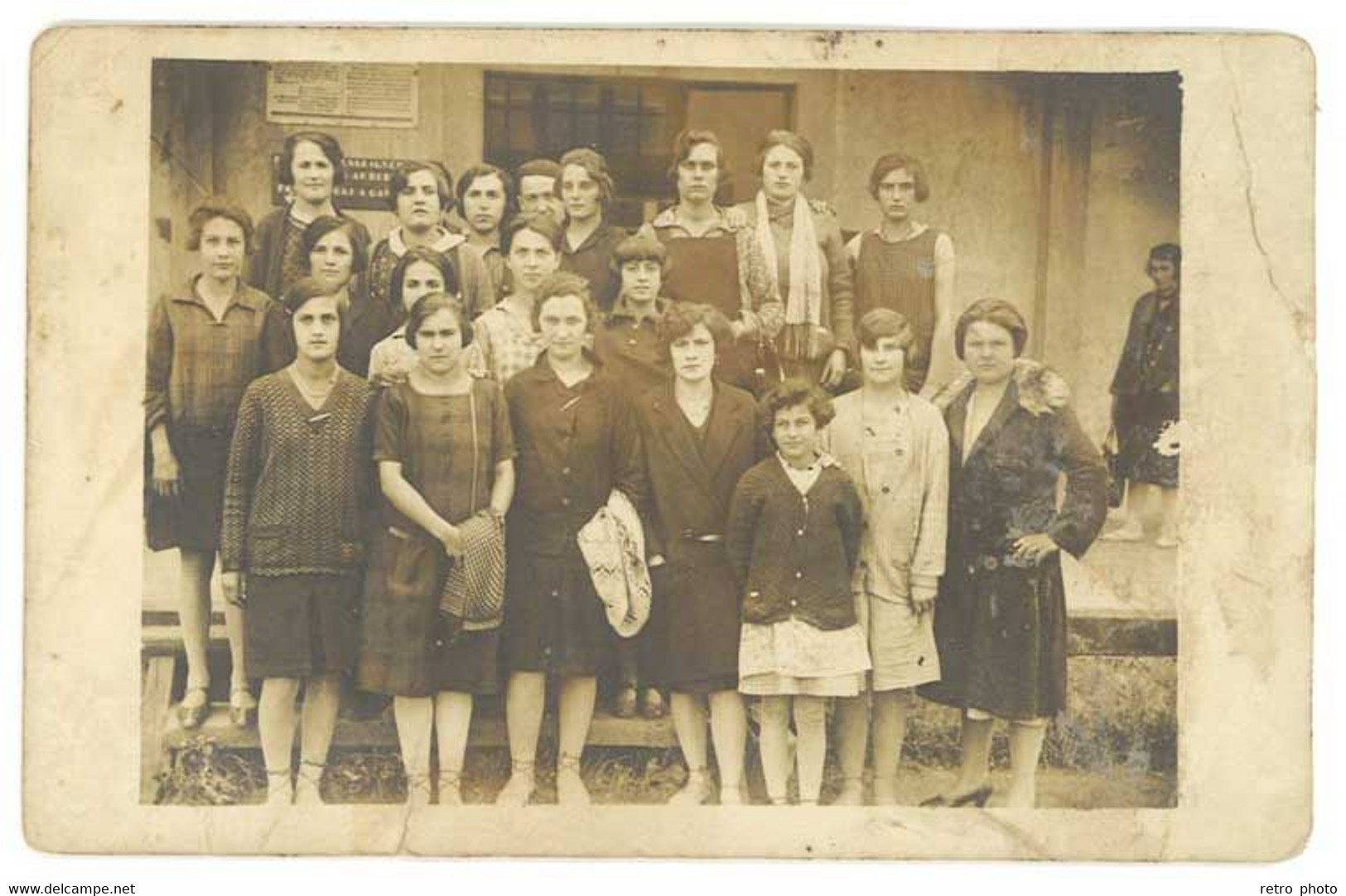 Cpa Carte-photo Groupe De Jeunes Femmes , école ? ( état )  ( EN ) - Ecoles