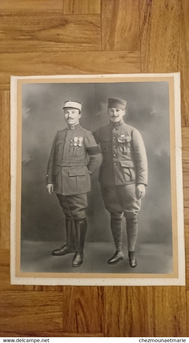 PORTRAIT DE DEUX MILITAIRES 1 ER TIRAILLEURS ET  ET 6 E REGIMENT DE CHASSEURS D AFRIQUE ? MEDAILLES DNT CROIX DE GUERRE - Documenti