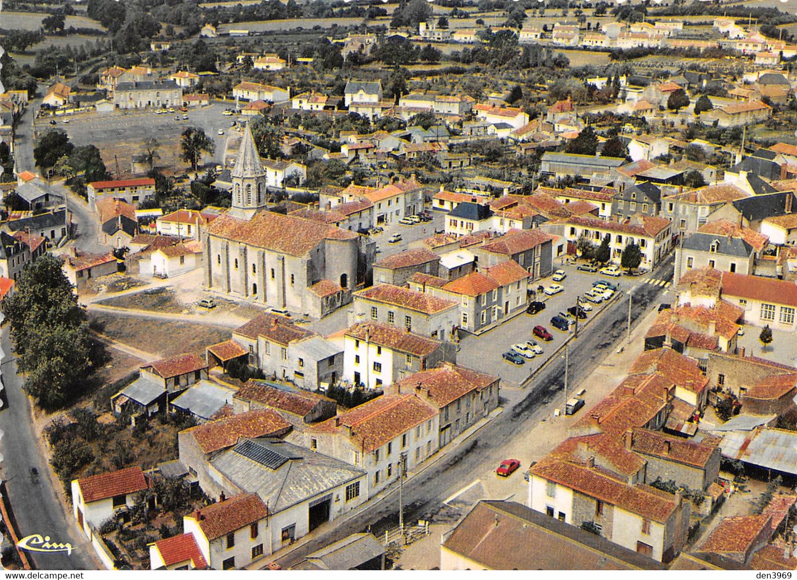 MOUTIERS-les-MAUXFAITS - Vue Aérienne - Le Centre Du Bourg - Eglise - Tirage D'éditeur - Moutiers Les Mauxfaits