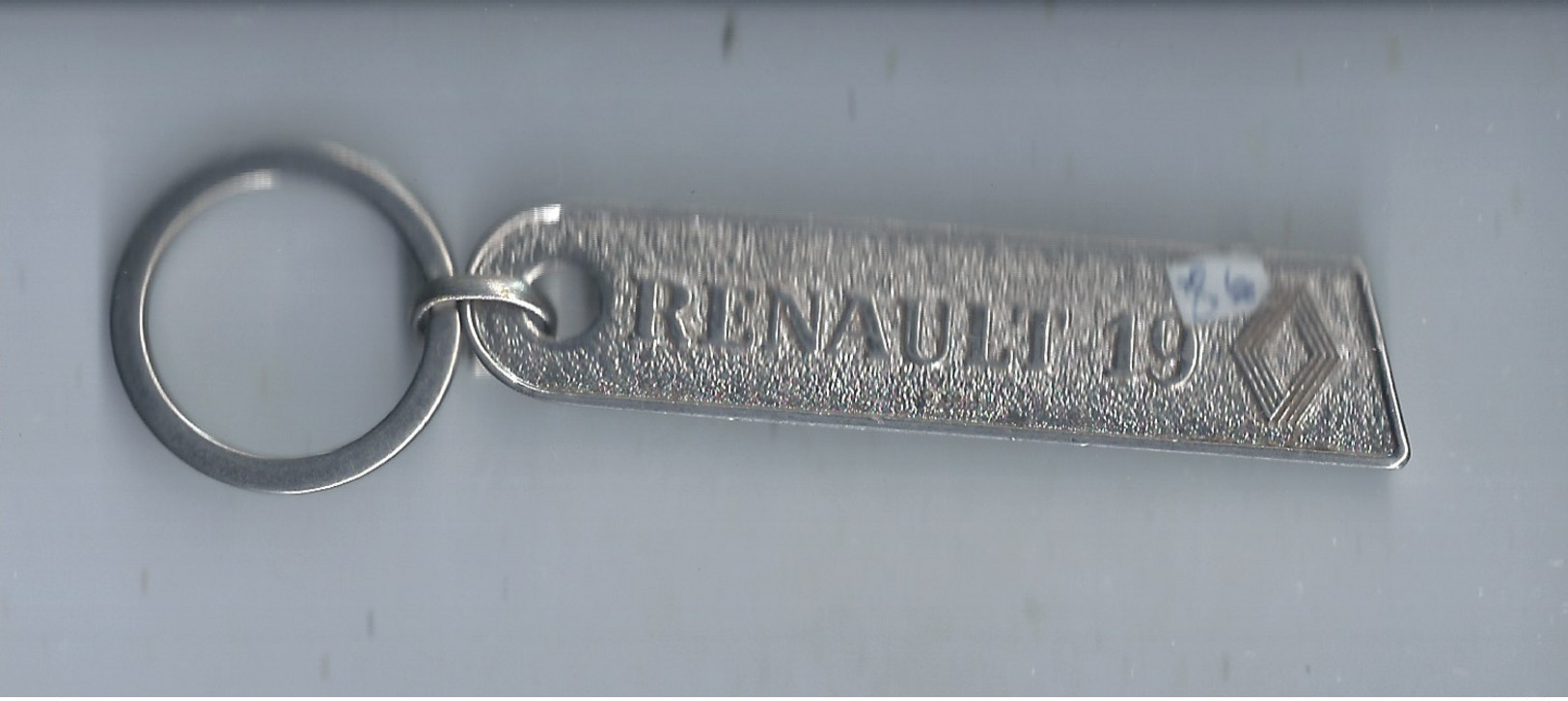 Porte Cle  - Renault 19    Rare   ----- Port 2€50 - Key-rings