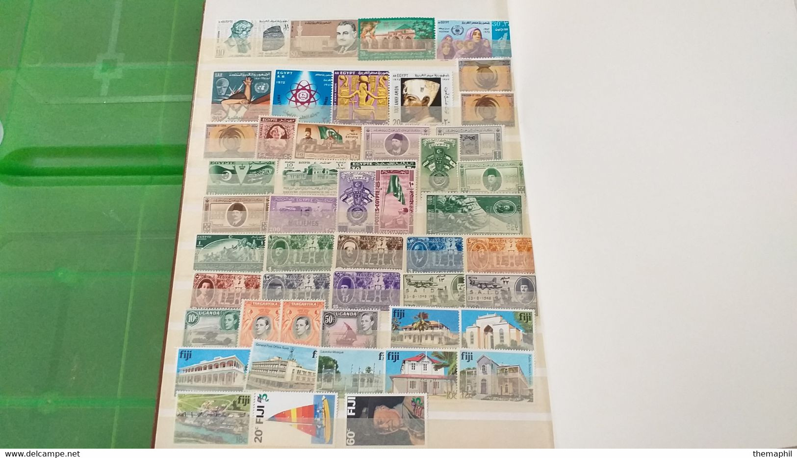 lot n° TH 610  EUROPE et divers un bon classeur de timbres neufs xx et quelques obl.