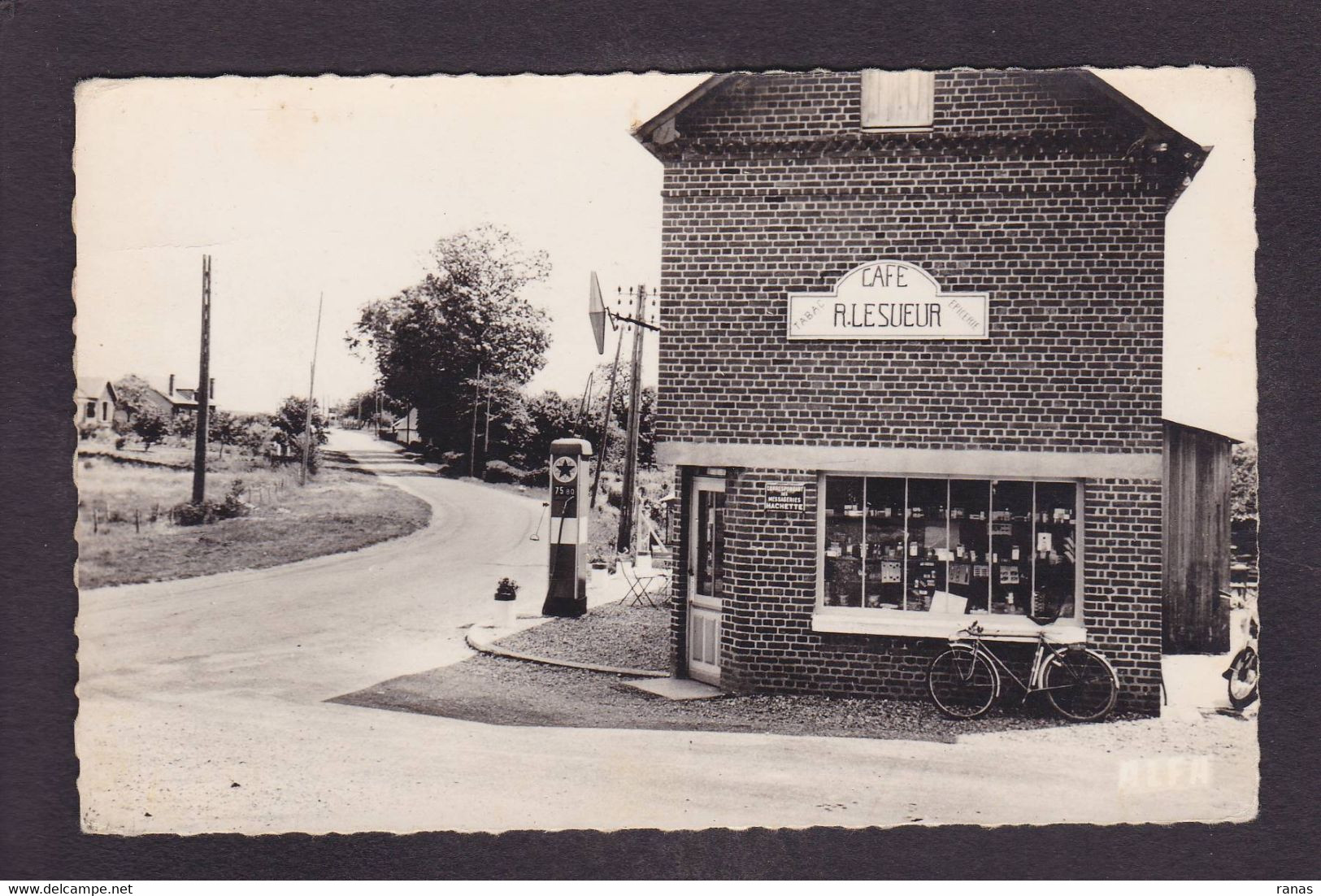 CPSM Seine Maritime 76 Petiville Café Tabac Circulé - Andere & Zonder Classificatie