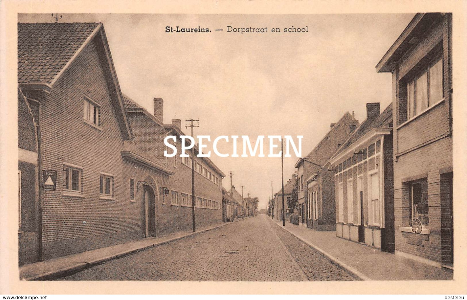 Dorpstraat  En School - Sint-Laureins - Sint-Laureins