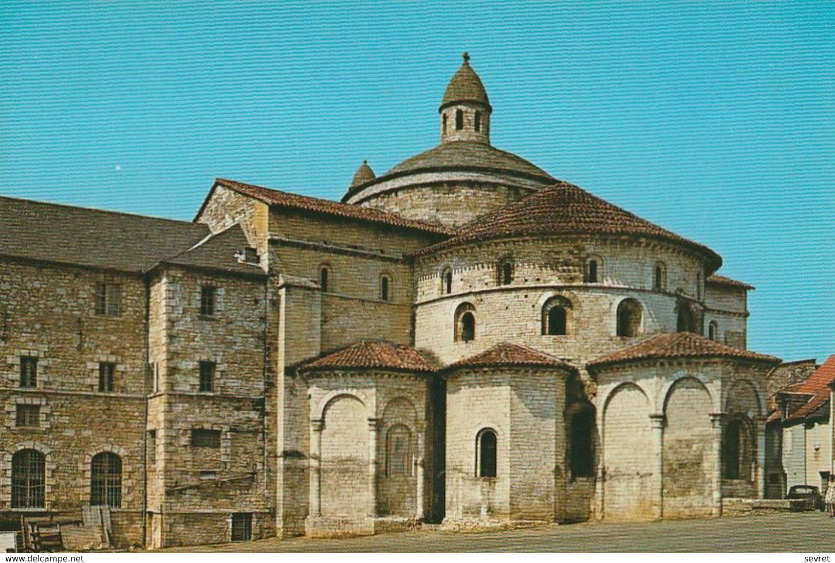 SOUILLAC. - Eglise Romane. CPM - Souillac