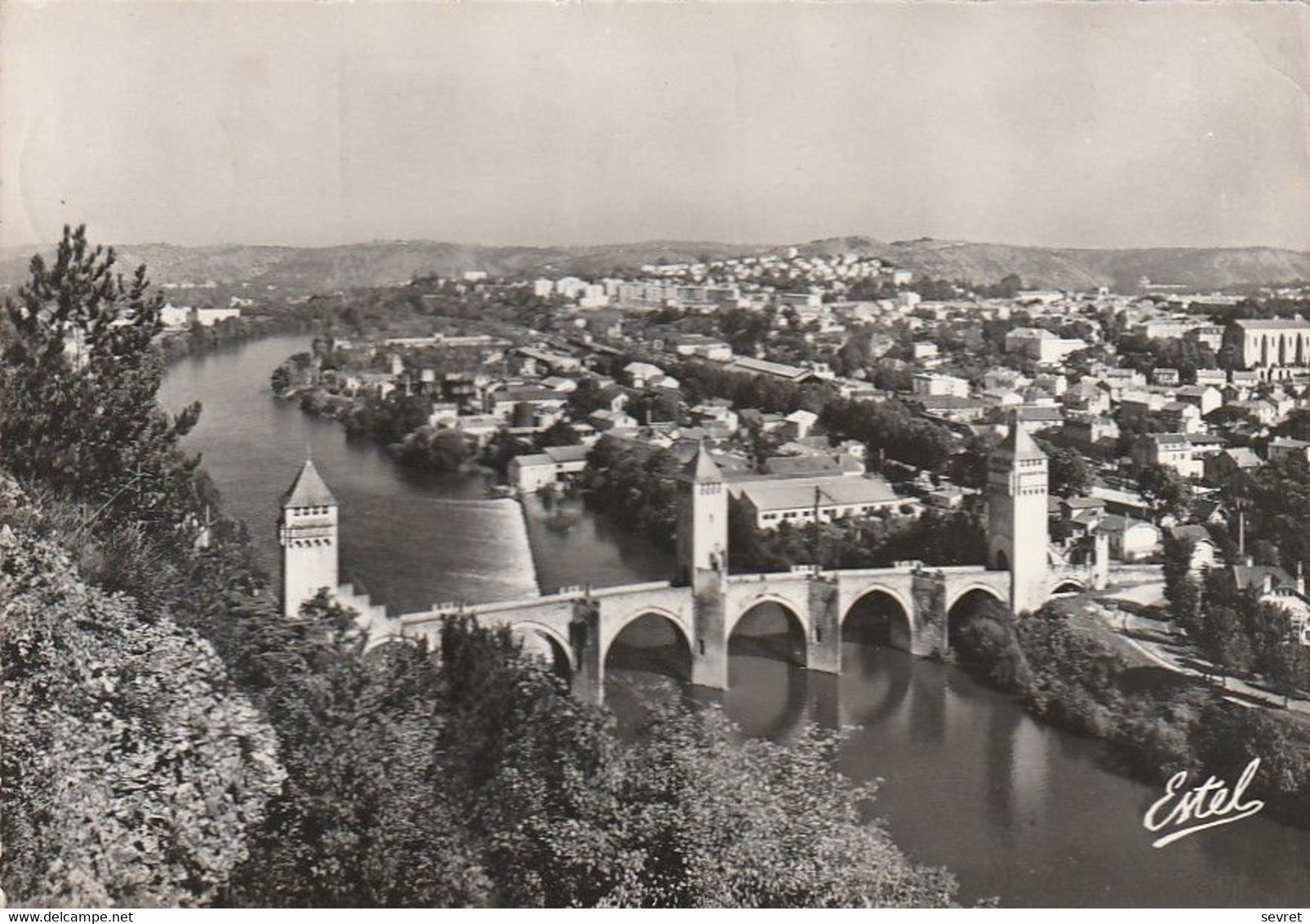 CAHORS. - Le Pont Valentré Sur Le Lot Et La Ville. CPSM Pas Courante - Cahors