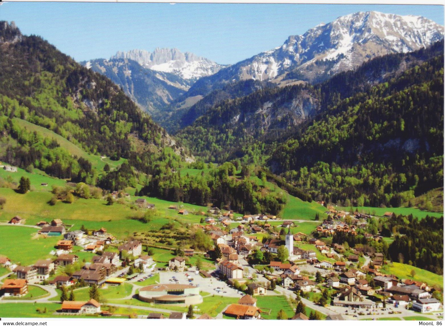 SUISSE - REGION DE LA GRUYERE -  VILLAGE DE CHARMEY AVEC LA CHAINE DES GASTLOSEN  PROCHE DE GRUYERES - Charmey