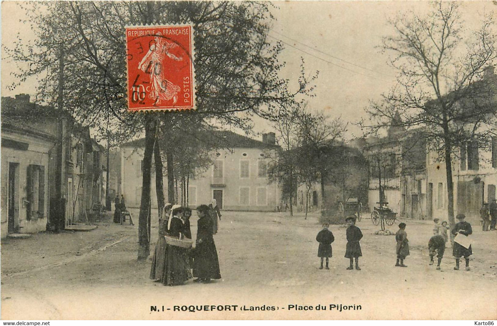 Roquefort * Place Du Pijorin * Villageois - Roquefort