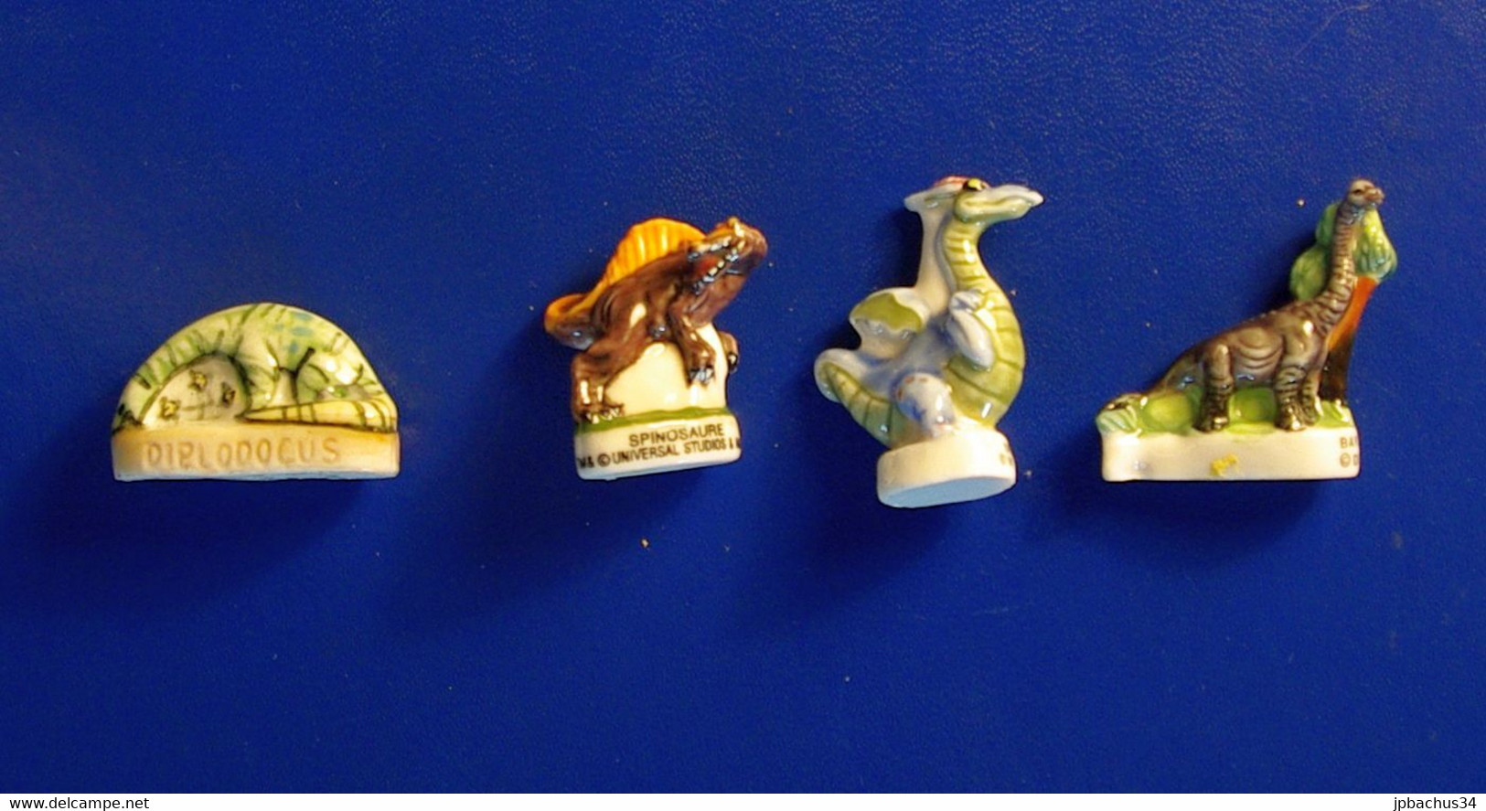 LOT 4 FEVES  DINOSAURES - Animali