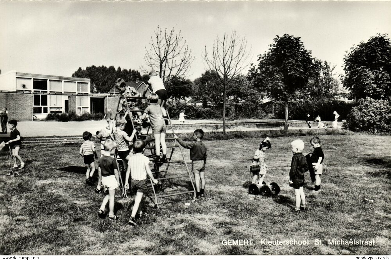 Nederland, GEMERT, Kleuterschool St. Michaëlstraat (1960s) Ansichtkaart - Gemert