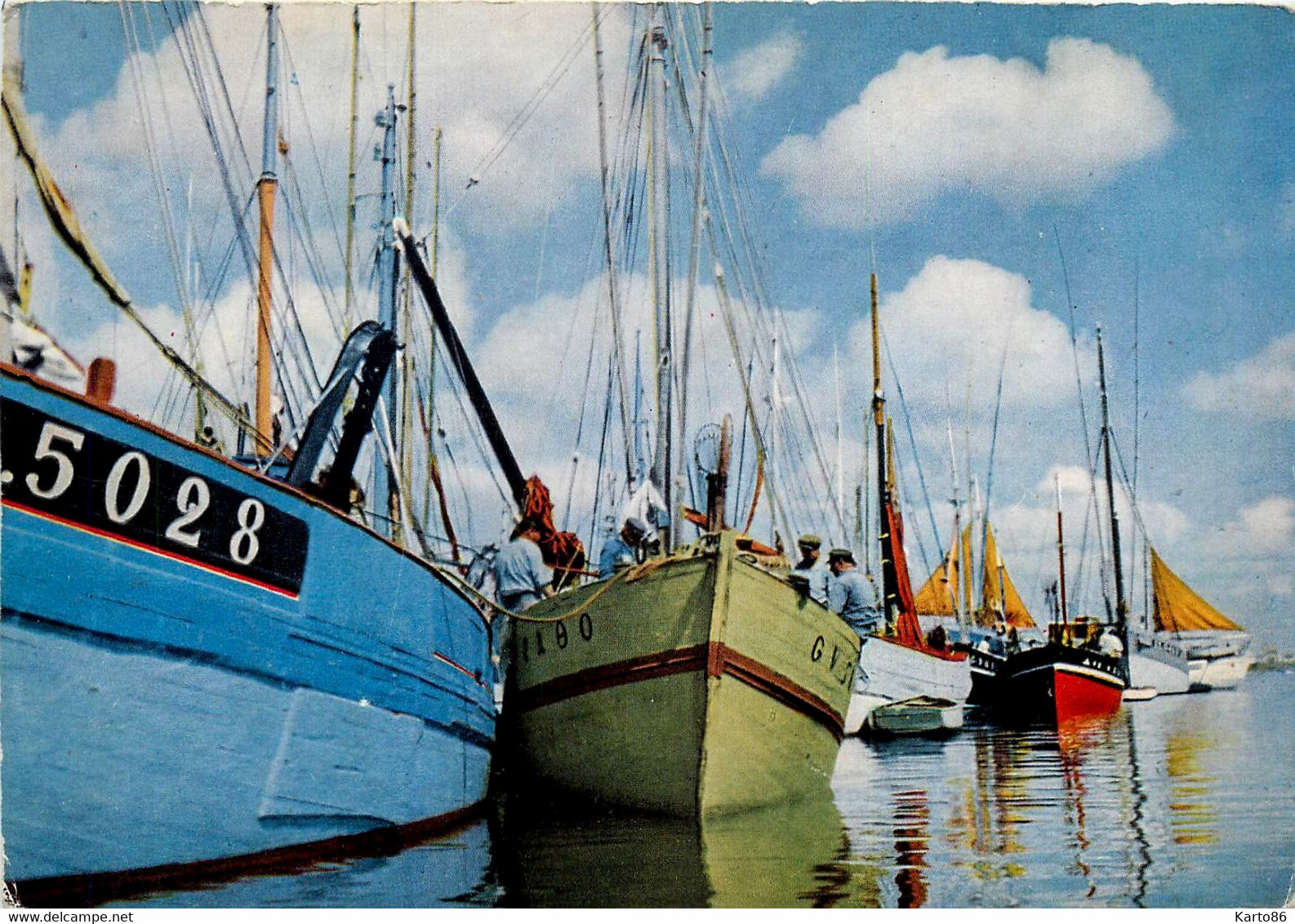 étel * Des Thoniers Dans Le Port * Bateau Pêche - Etel