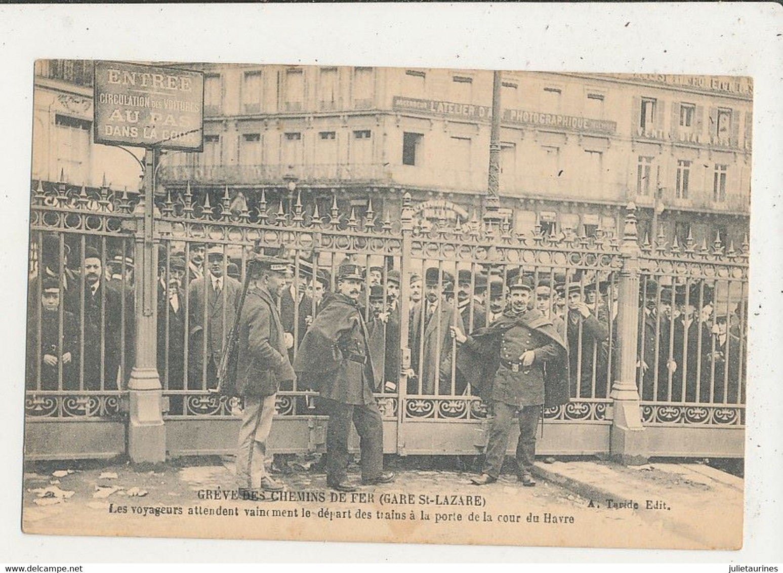 GARE SAINT LAZARE GREVE DES CHEMIN DE FER LES VOYAGEURS ATTENDENT LE DEPART CPA BON ETAT - Vakbonden