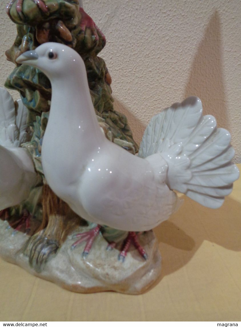 Gran Escultura De Porcelana Con 3 Palomas Blancas. Marca Rex. - Andere & Zonder Classificatie