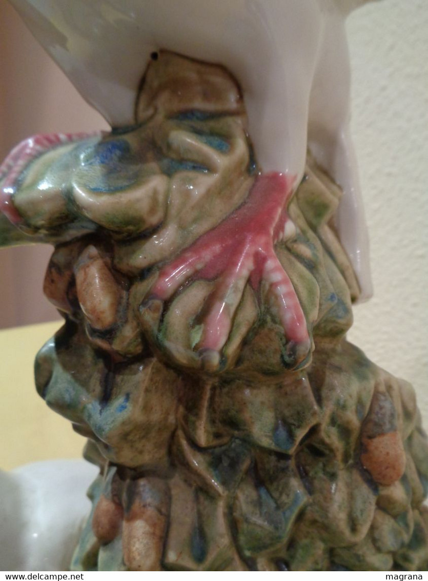 Gran Escultura de porcelana con 3 palomas blancas. Marca Rex.