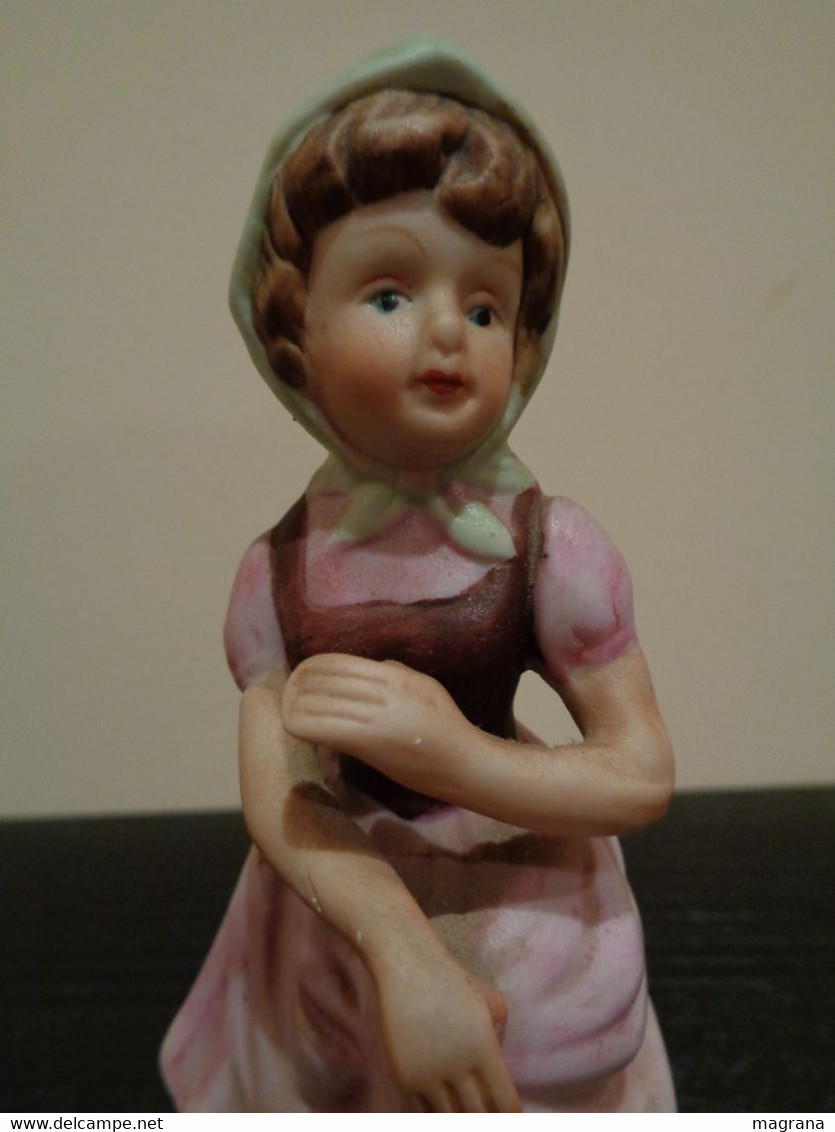 Figura De Porcelana De Una Niña Con Vestido Rosa Y Un Pato. - Autres & Non Classés