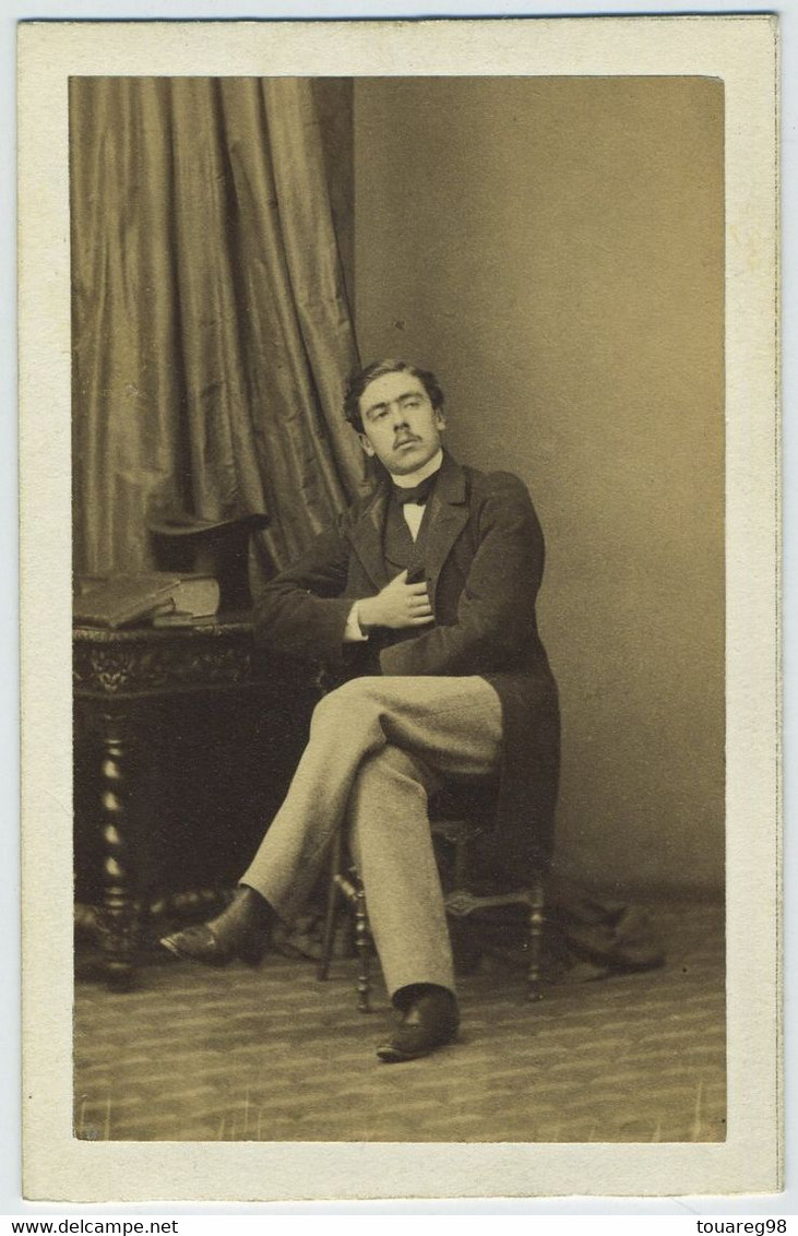 CDV Circa 1860-65. Un Homme En Pose Par Disdéri. Noblesse Ou Bourgeoisie. - Ancianas (antes De 1900)