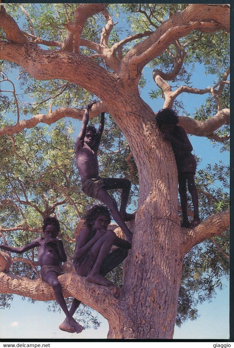 °°° GF862 - AUSTRALIA - ABORIGINAL CHILDREN CLIMBING TREE - 1988 With Stamps °°° - Aborigines