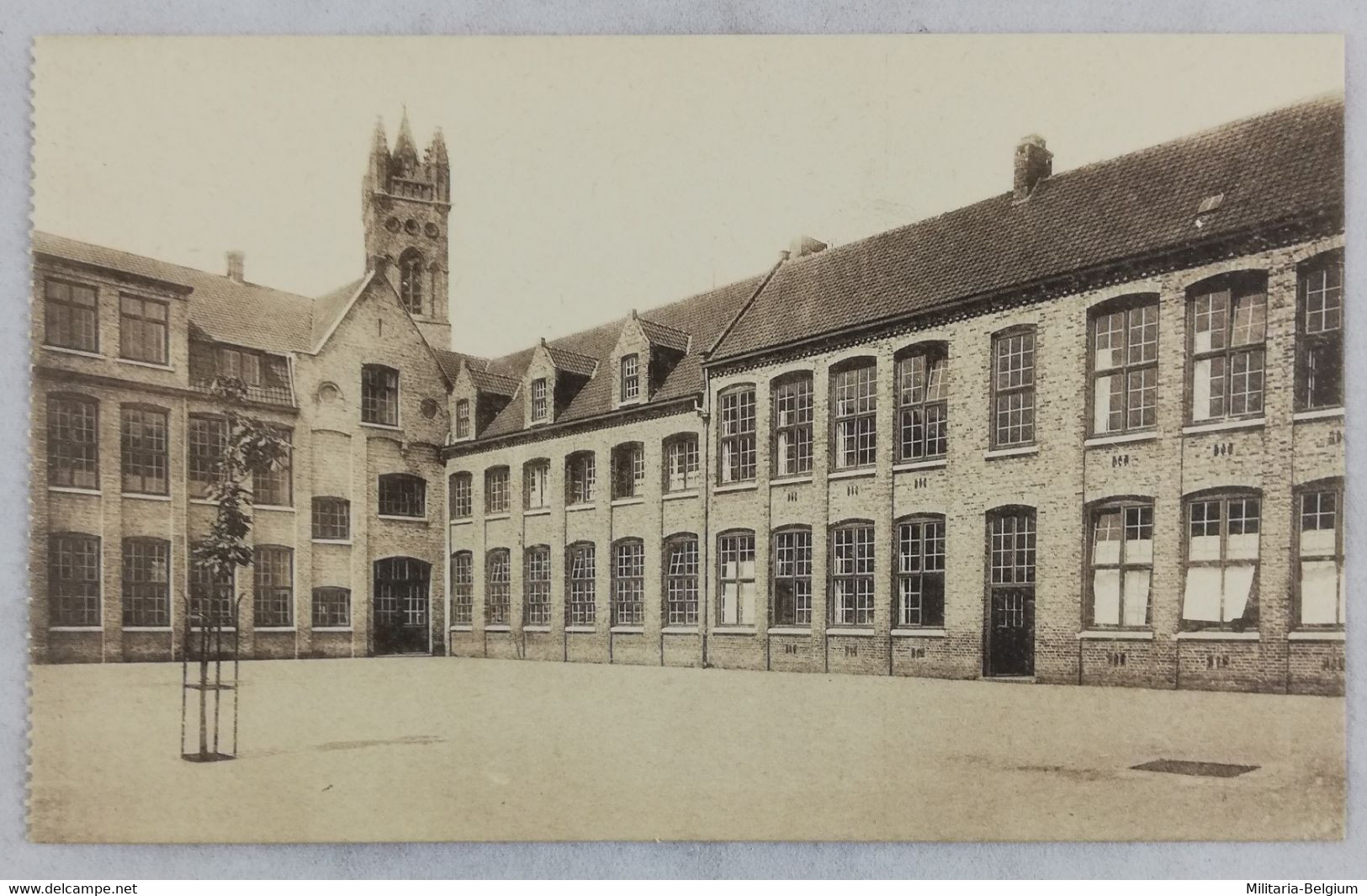 Postcard - Niepoort St. Bernardus College - Hoekje Van Speelplaats En Eenige Klassen (DEL73) - Nieuwpoort