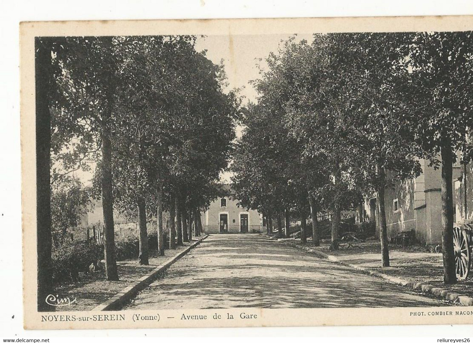 CPA, D.89 , Noyers Sur Serein - Avenue De La Gare Ed. Combier - Noyers Sur Serein