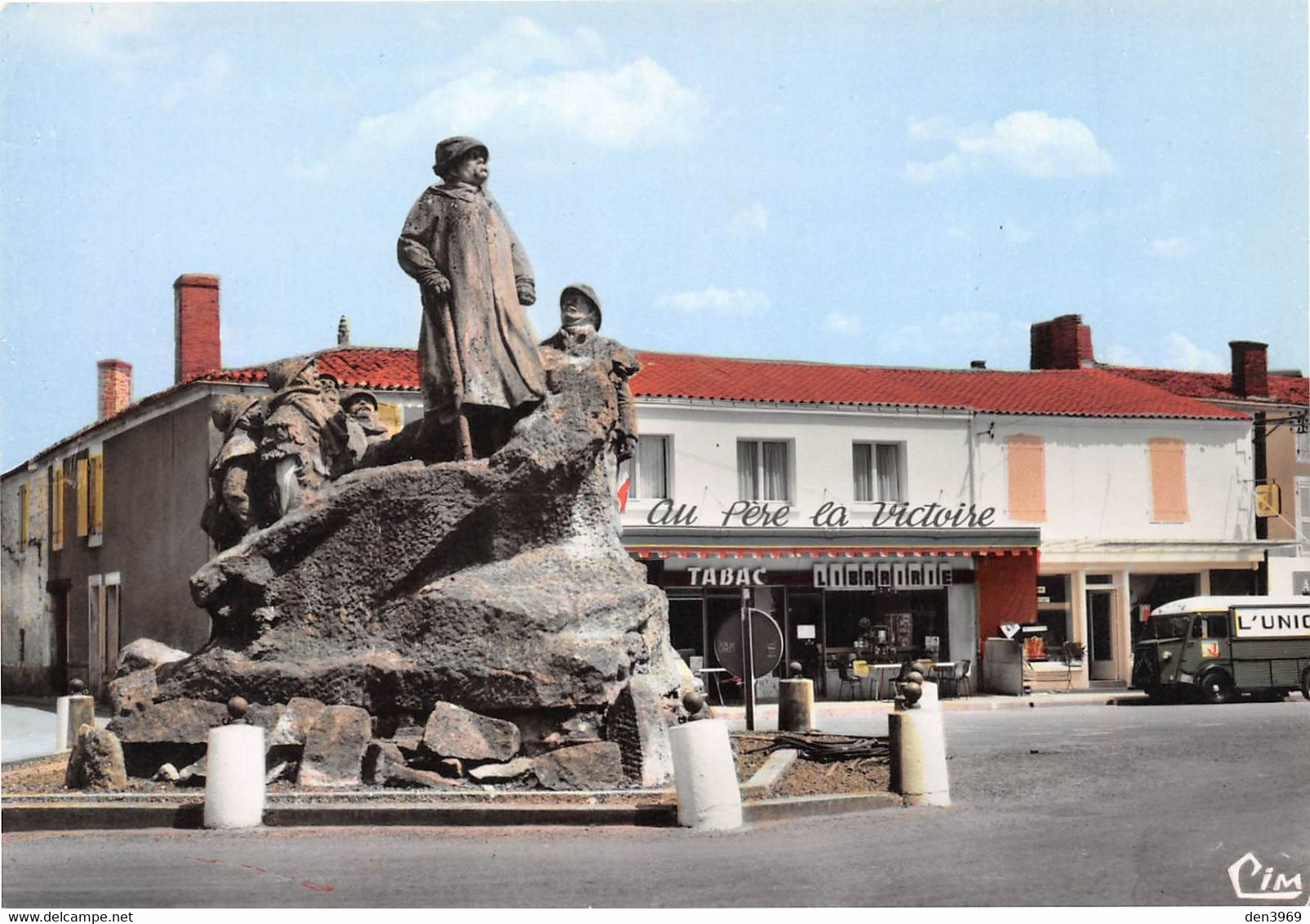 SAINTE-HERMINE - Le Monument Georges Clémenceau - Tabac-Librairie Au Père La Victoire - Fourgon L'Union - Sainte Hermine
