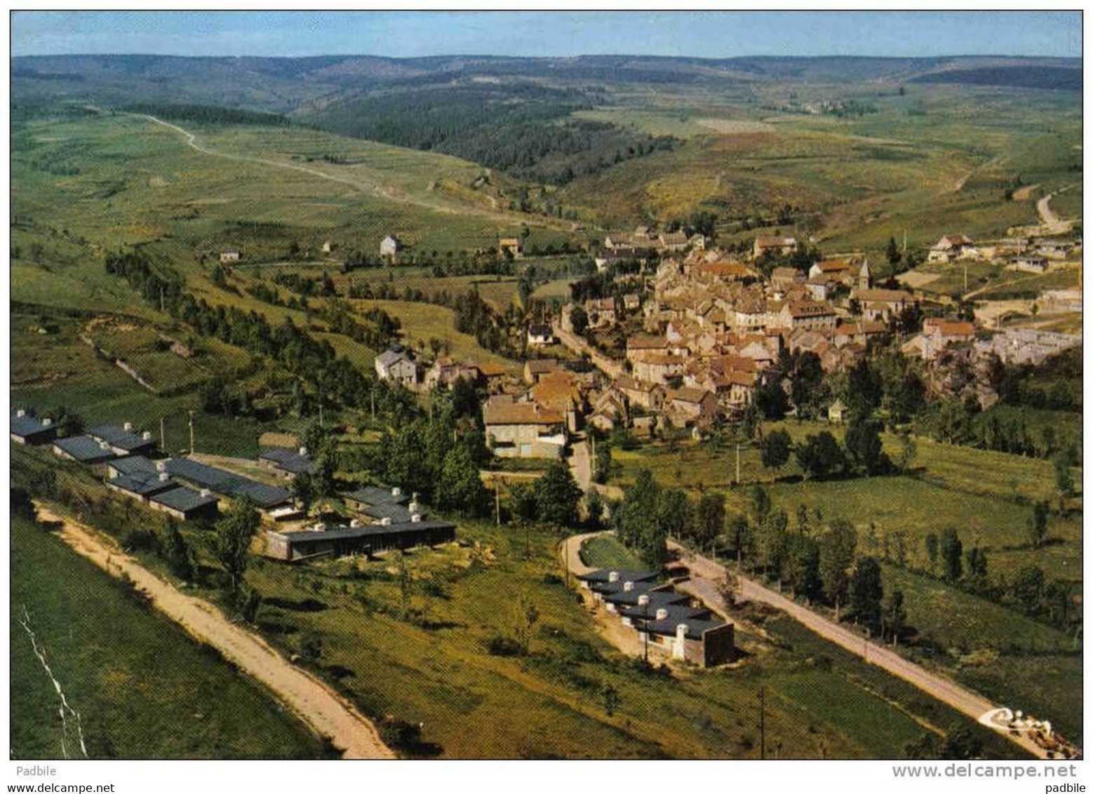 Carte Postale 48. Le Bleymard  Vue Aérienne Trés Beau Plan - Le Bleymard