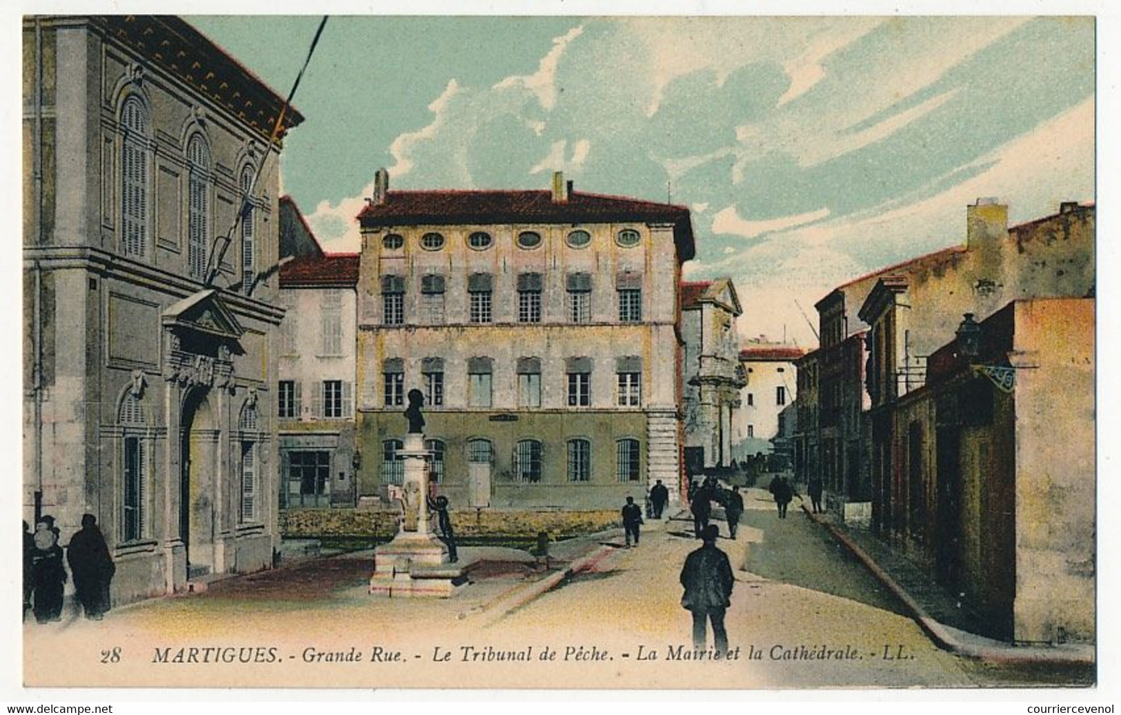 CPA - MARTIGUES (B Du R) - Grande Rue - Le Tribunal De Pêche - La Mairie Et La Cathédrale - Martigues