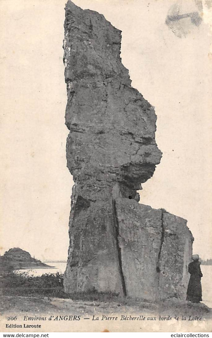 Thème: Dolmen Et Menhir:   Savennières    49       Menhir . La Pierre Bécherelle         (voir Scan) - Dolmen & Menhirs