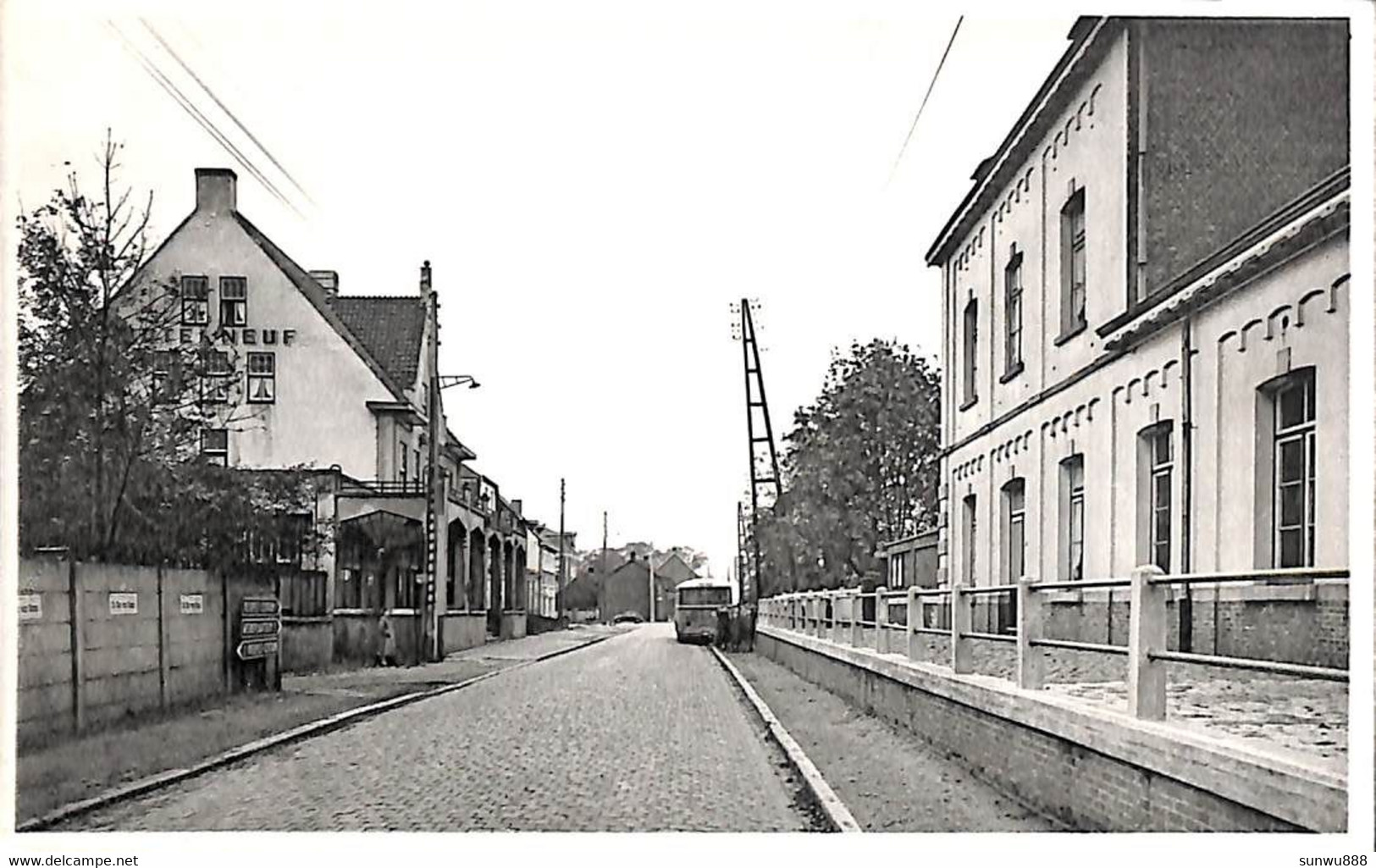 Neerpelt - Statie En Hotel (Uitg. Huis Leyssens Bazaar) Animatie Bus (vaste Prijs) - Neerpelt