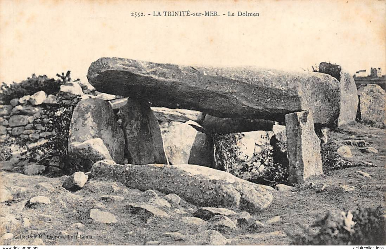 Thème: Dolmen Et Menhir:    La Trinité Sur Mer     56          Le Dolmen    (voir Scan) - Dolmen & Menhirs