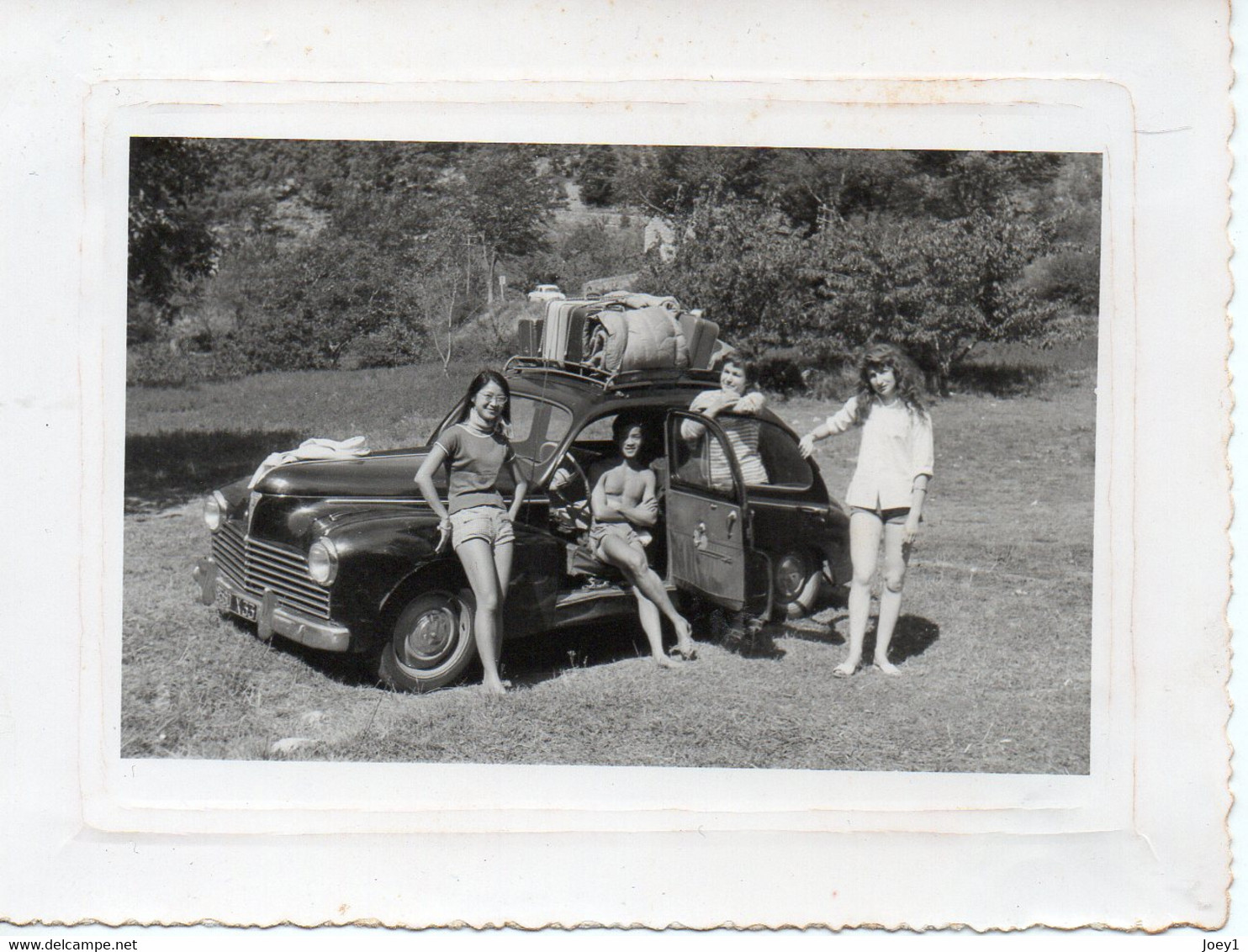 Photo 203 Peugeot Avec Jeunes Femmes Format 8/10 - Automobile