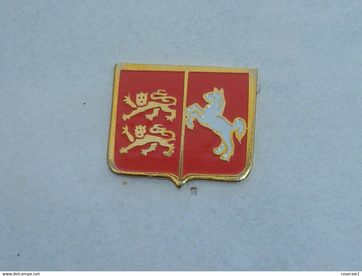 Pin's BLASON, LEOPARDS ET CHEVAL - Animali