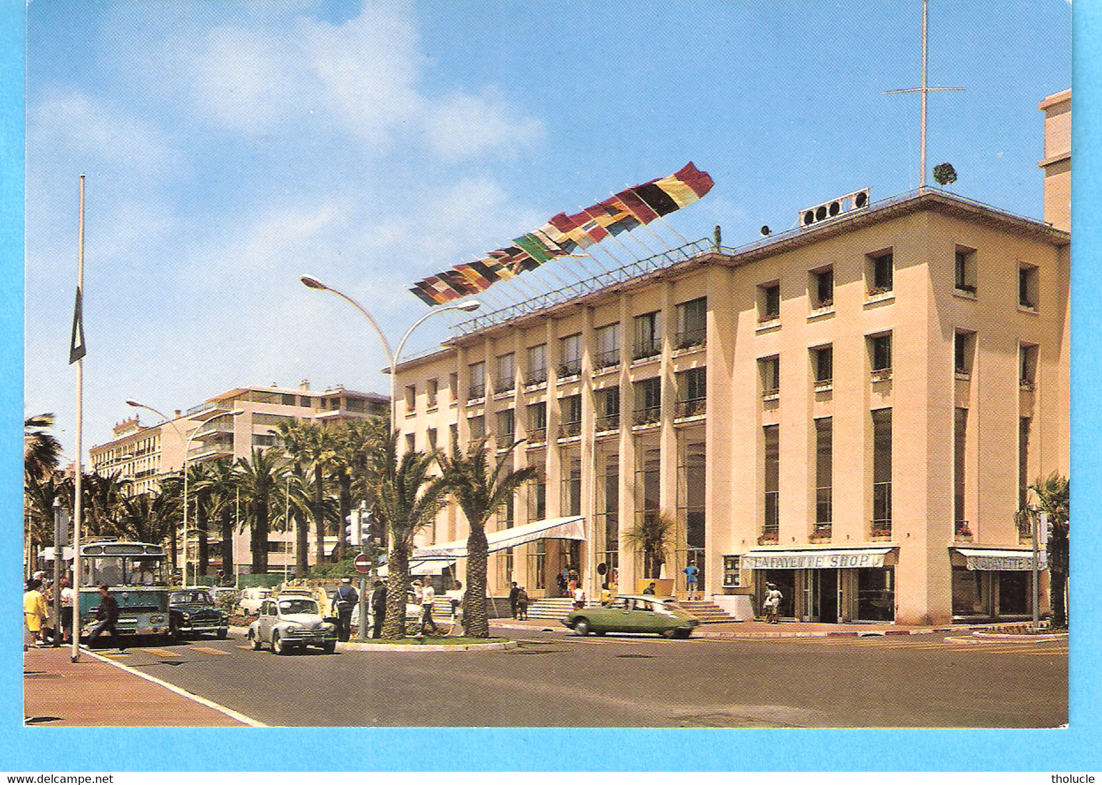 Cannes (Alpes-Maritimes)-Le Palais Du Festival (Cinéma)-Vieilles Voitures-Citroën DS-Renault 4CV-Autobus-Autocar-1974 - Cannes