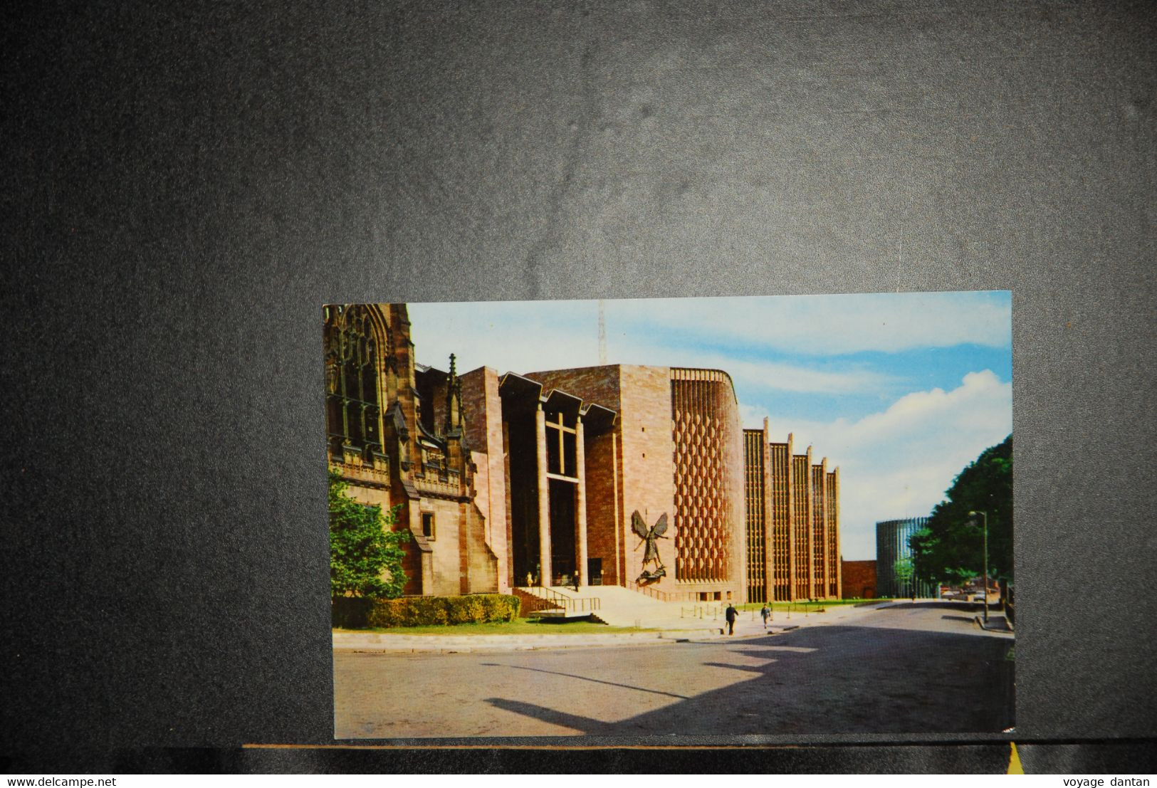 CP,  ANGLETERRE,  COVENTRY CATHEDRAL - WARWKSHIRE, Coventry Cathedral From The East. - Coventry